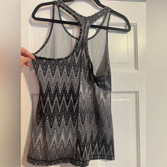 #16 NIKE • DRI FIT • BLACK/WHITE CHEVRON RACERBACK TANK - Picture 3 of 6